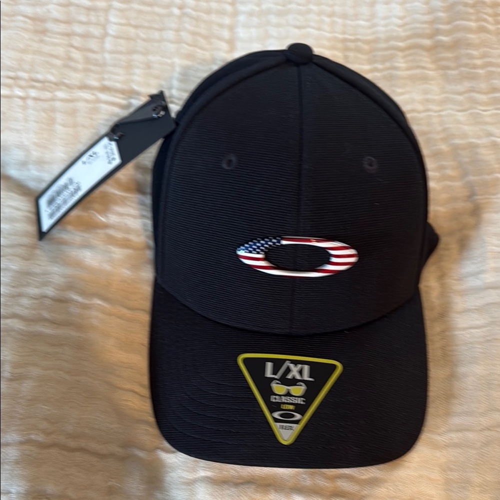 Oakley Black Cap with USA flag logo, size L/XL flex fit Brand New